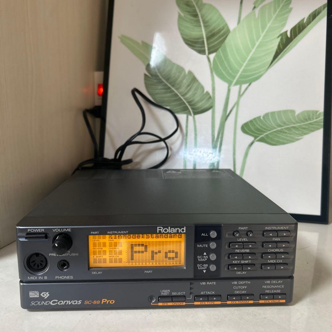 送料無料　￼Roland SC-88Pro 音源モジュール