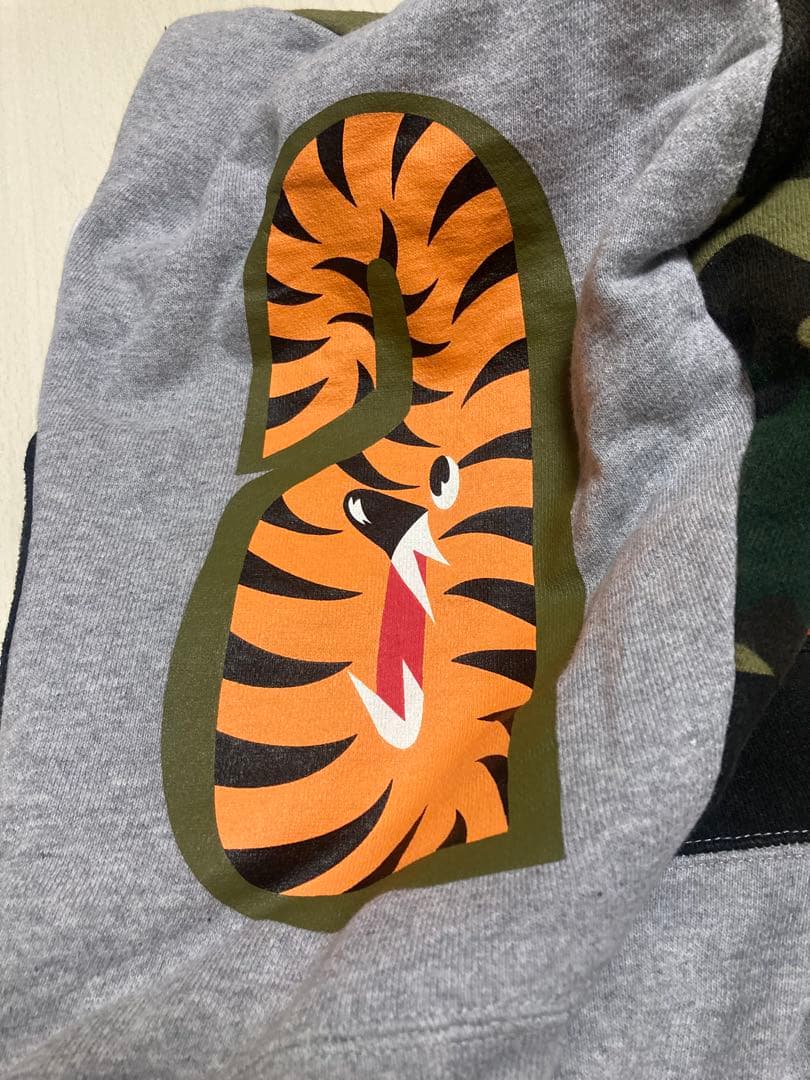 zozo シャークパーカー（L）