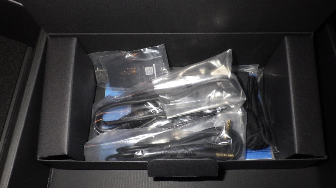 プレミアムワイヤレスサラウンドヘッドセット CUHJ-15005