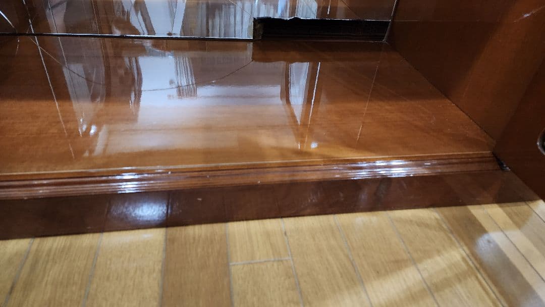 クラシック木製キャビネット ガラス扉付き