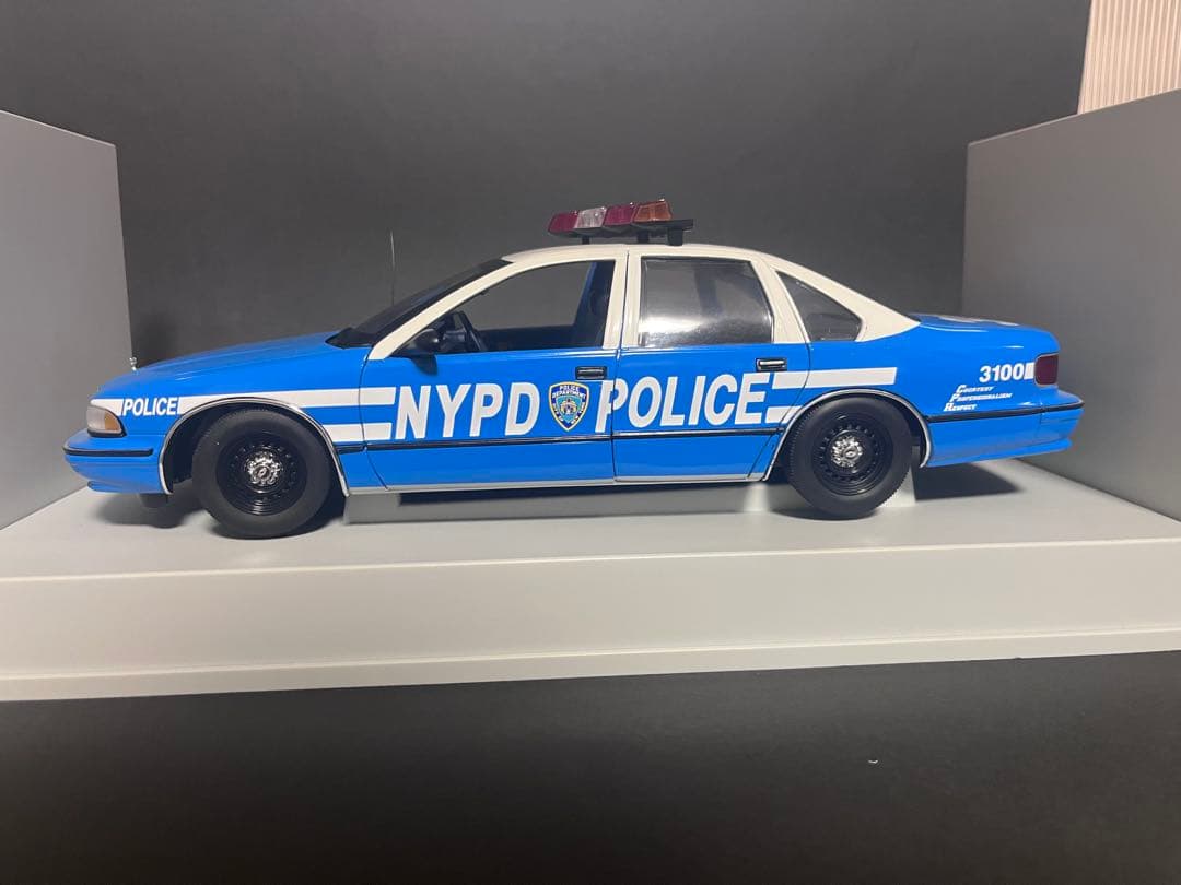 UT Models シボレーカプリス NYPD NY警察 1/18 IMPALA