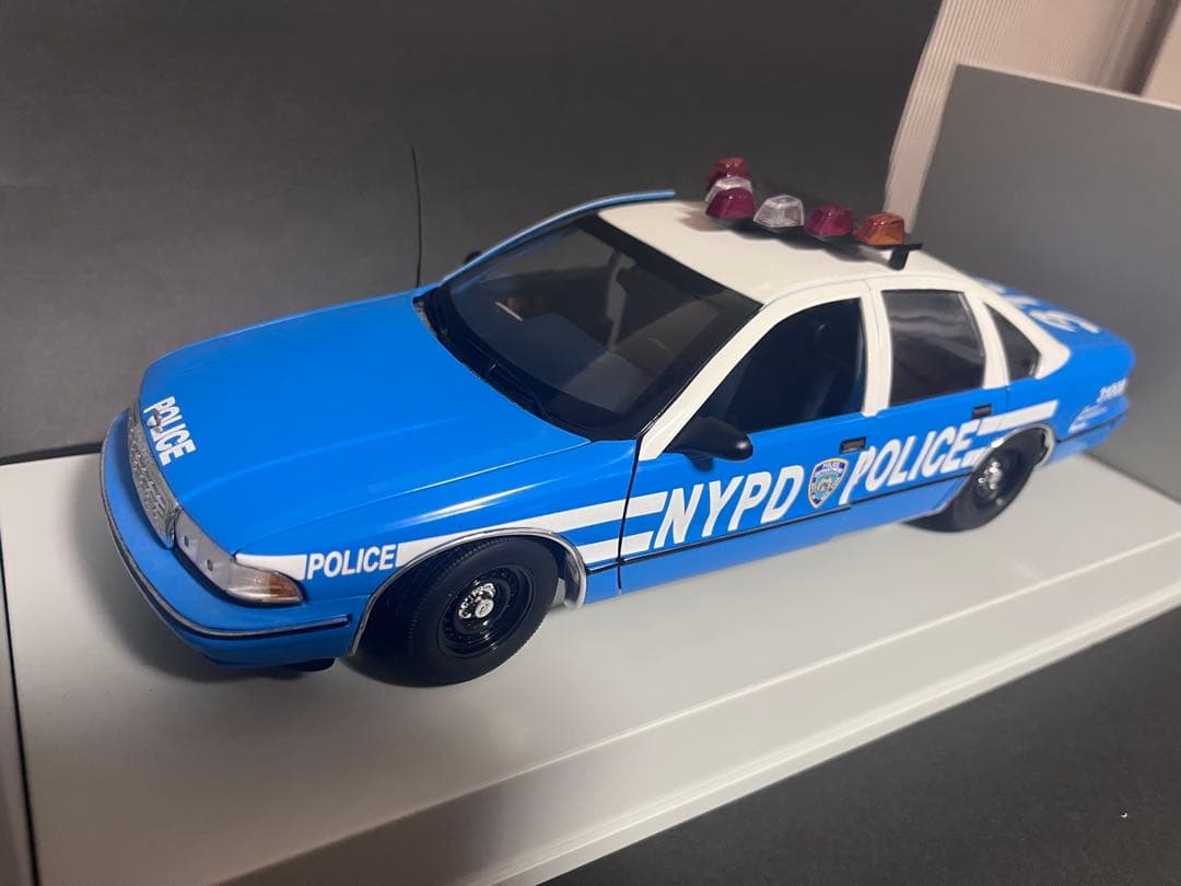 UT Models シボレーカプリス NYPD NY警察 1/18 IMPALA
