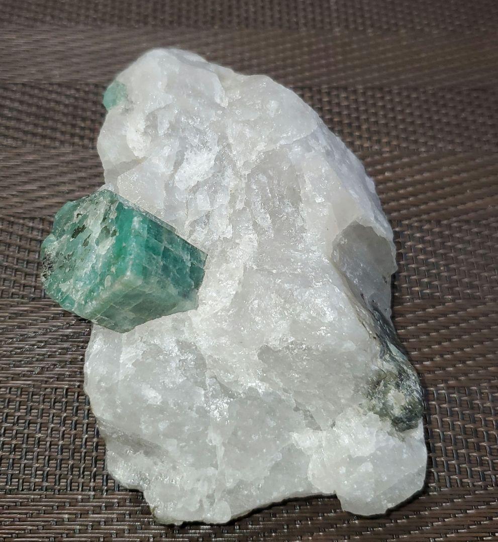 エメラルド 緑柱石 エクアドル産 鉱石 原石 宝石 貴重