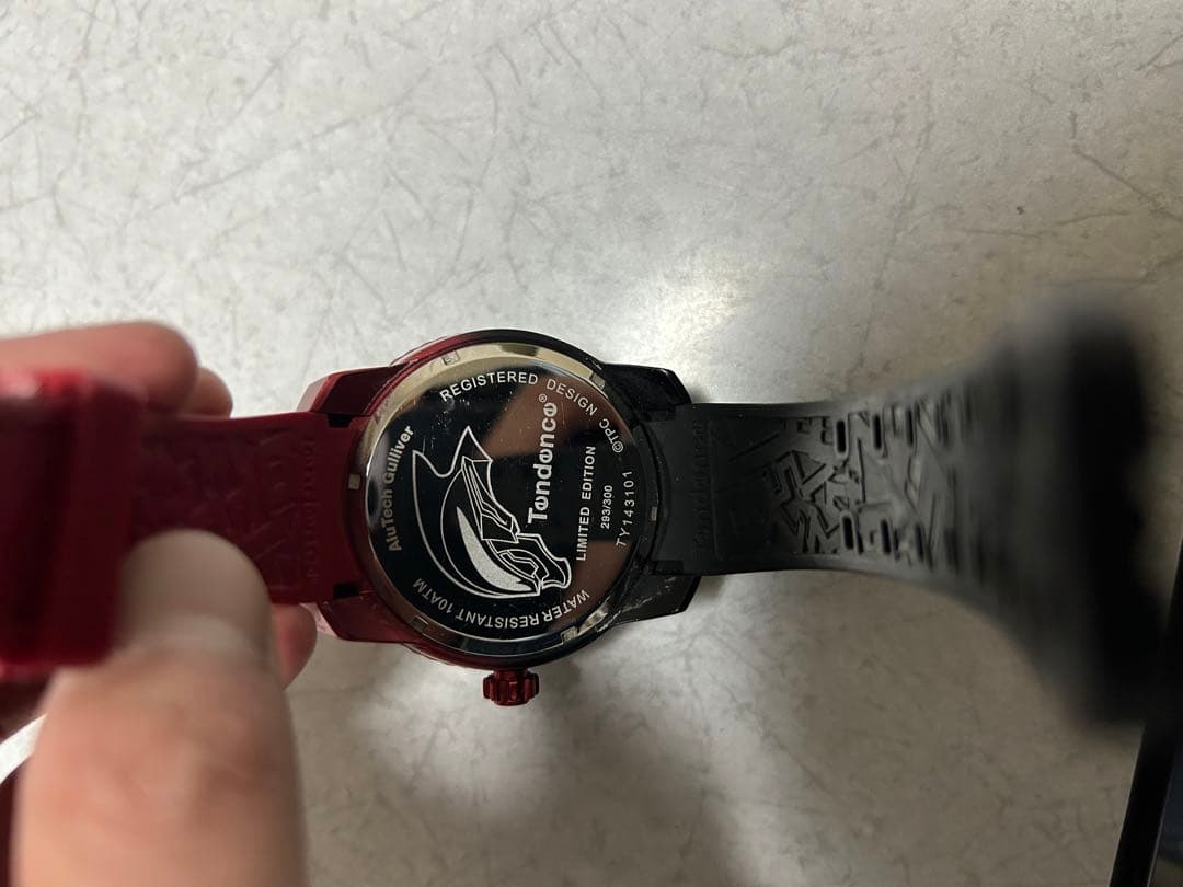 Tendance ウルトラマン 時計 赤黒