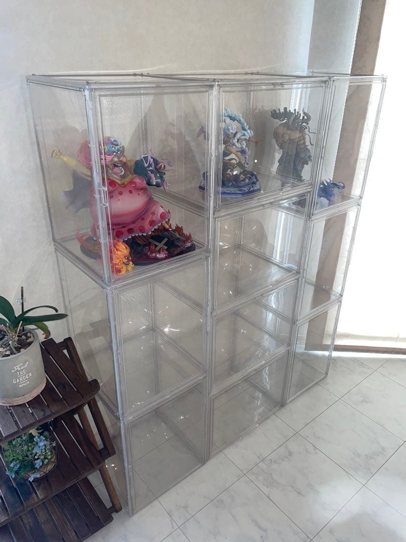 フィギュアケース　大型　2個