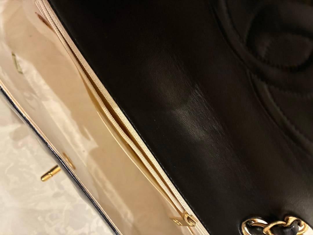 シャネル　パンチングカメリア　パテント　チェーンバッグ