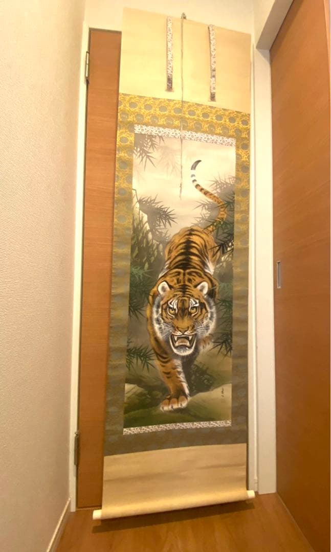 中国美術 掛軸 猛虎図 肉筆絵画 真作 年代不明 箱付