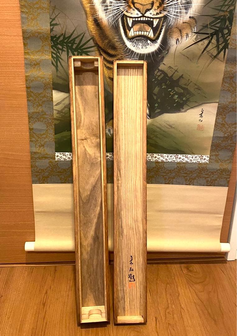 中国美術 掛軸 猛虎図 肉筆絵画 真作 年代不明 箱付