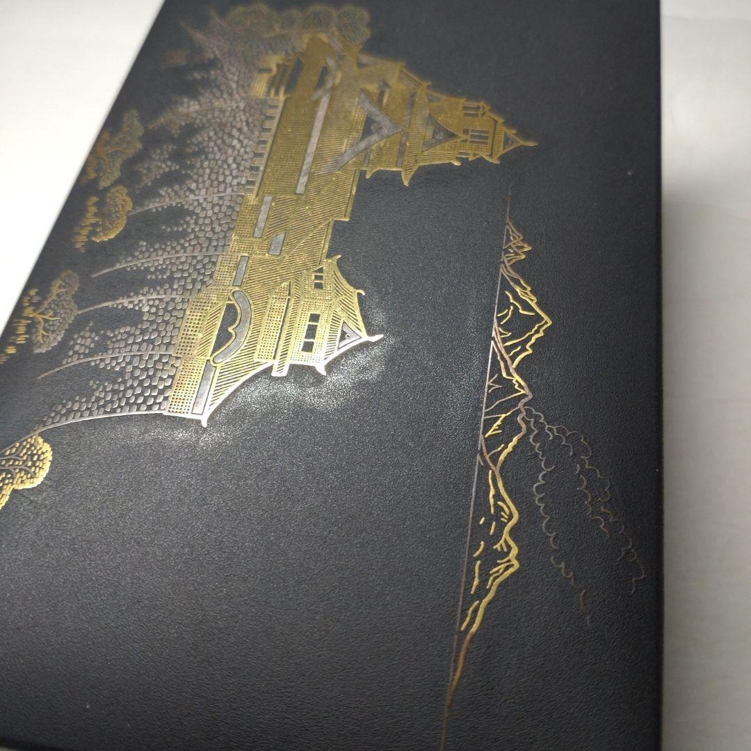 肥後象嵌 鉄地金銀象嵌 城山風景図 煙草入 在銘 箱付