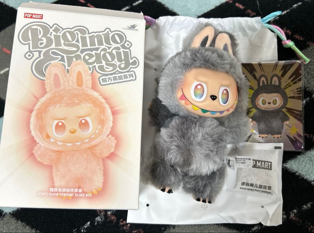 に*お様 LABUBU Big into energy シークレット　本我　ラブ