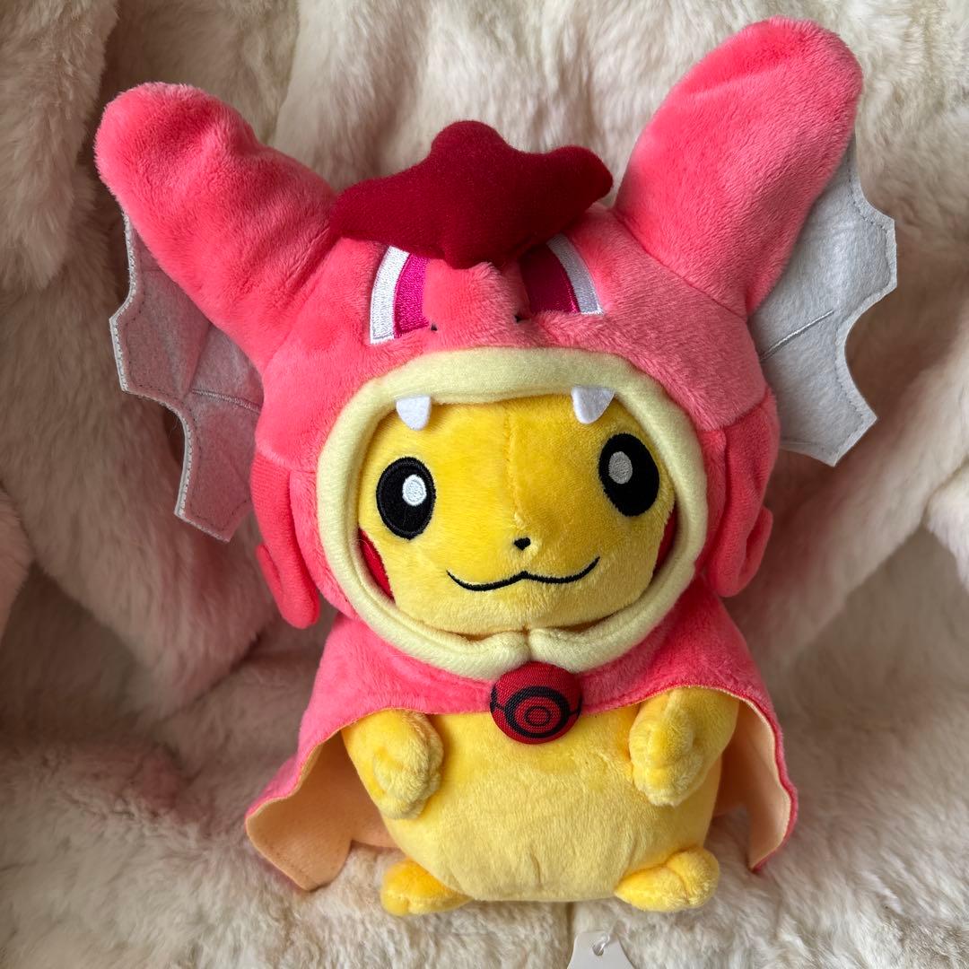 ポケモンセンター　ヒロシマ　赤いギャラドス　ポンチョ　ピカチュウ ぬいぐるみ