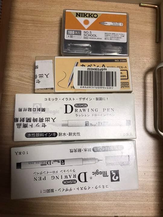 ゼブラ丸ペン、NIKKOスクールペン、ミリペンなどの漫画画材