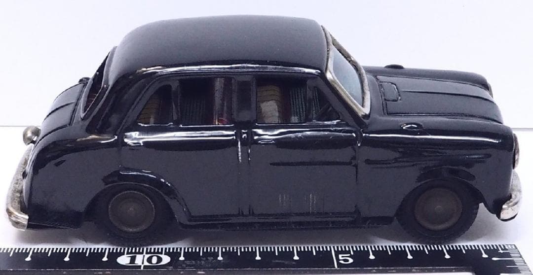 萬代屋【ダットサン セダン1000黒】ブリキtin toy car自動車【箱無】