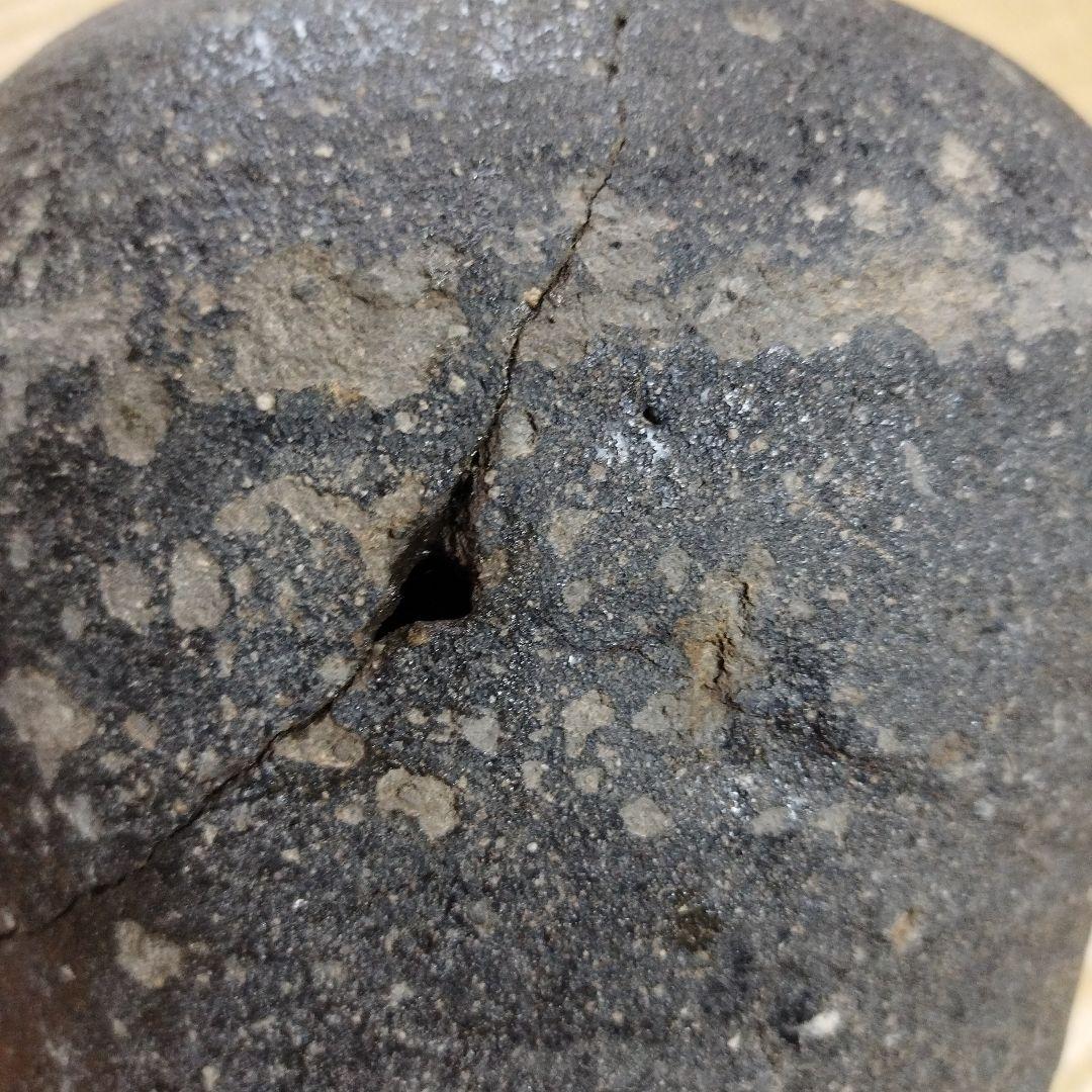 壺（鎌倉時代初期、発掘品）　黒い陶器の壺 約15cm　（破片以外は入手不可能）