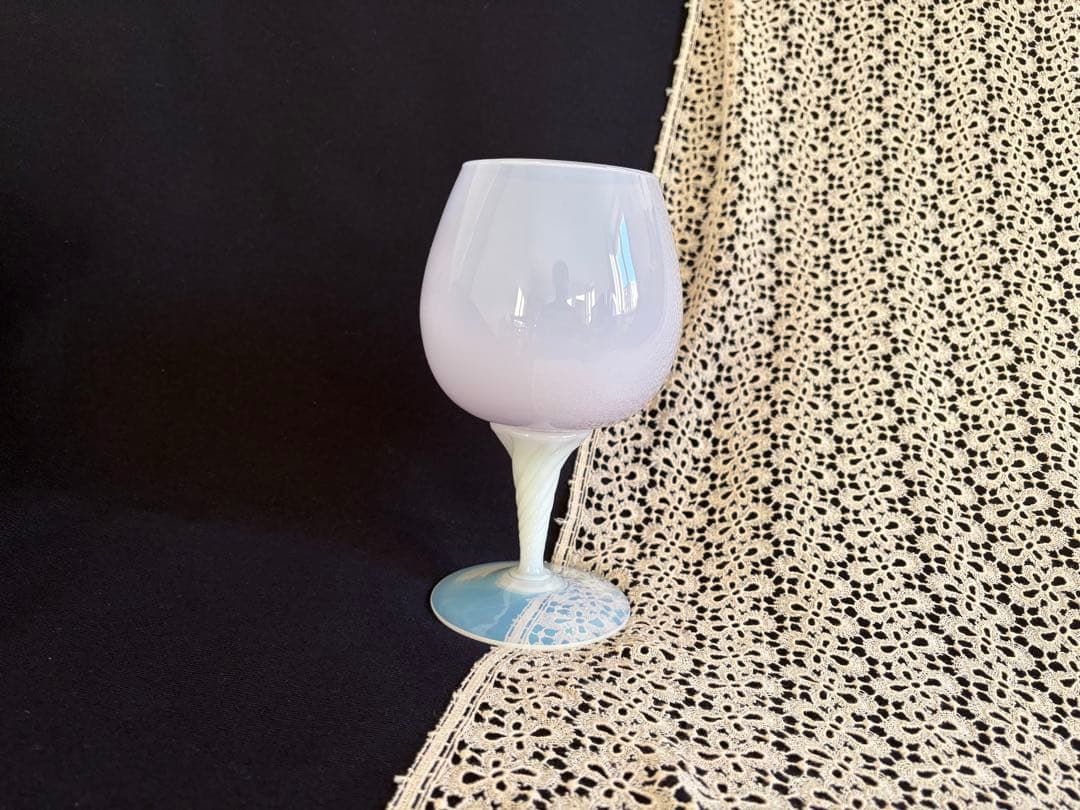 オパリンガラス フラワーベース 薄いパープルカラー フランスアンティーク