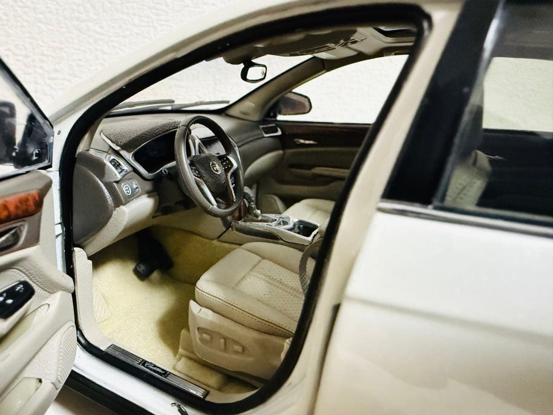 Kyosho京商/Cadillacキャデラック srx クロスオーバー 1/18