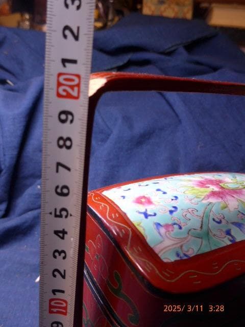 中国のものでしょう　取手のある三段重箱です