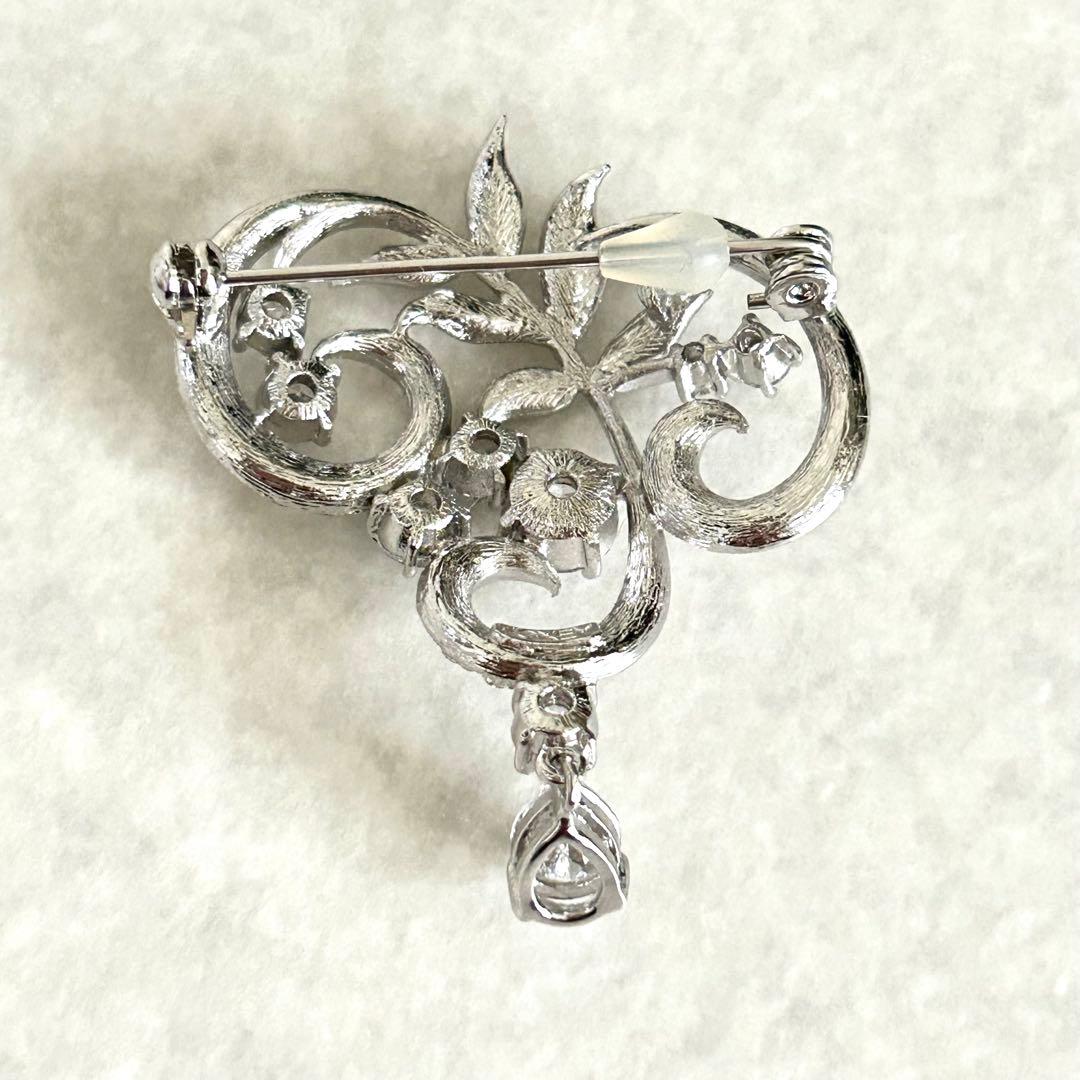 フォクシー｜ブローチ 雫 ラインストーン 曲線 シルバー