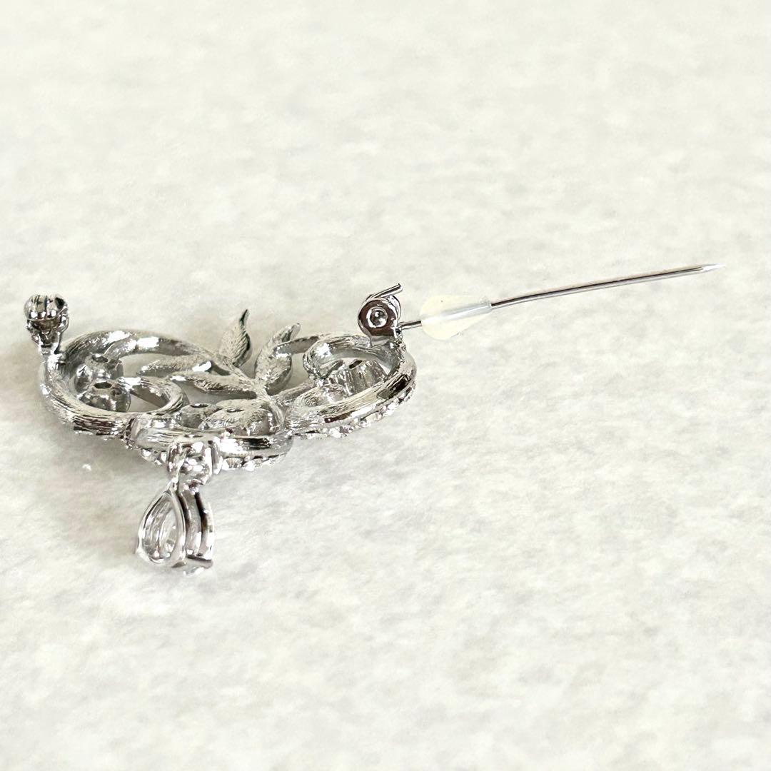 フォクシー｜ブローチ 雫 ラインストーン 曲線 シルバー