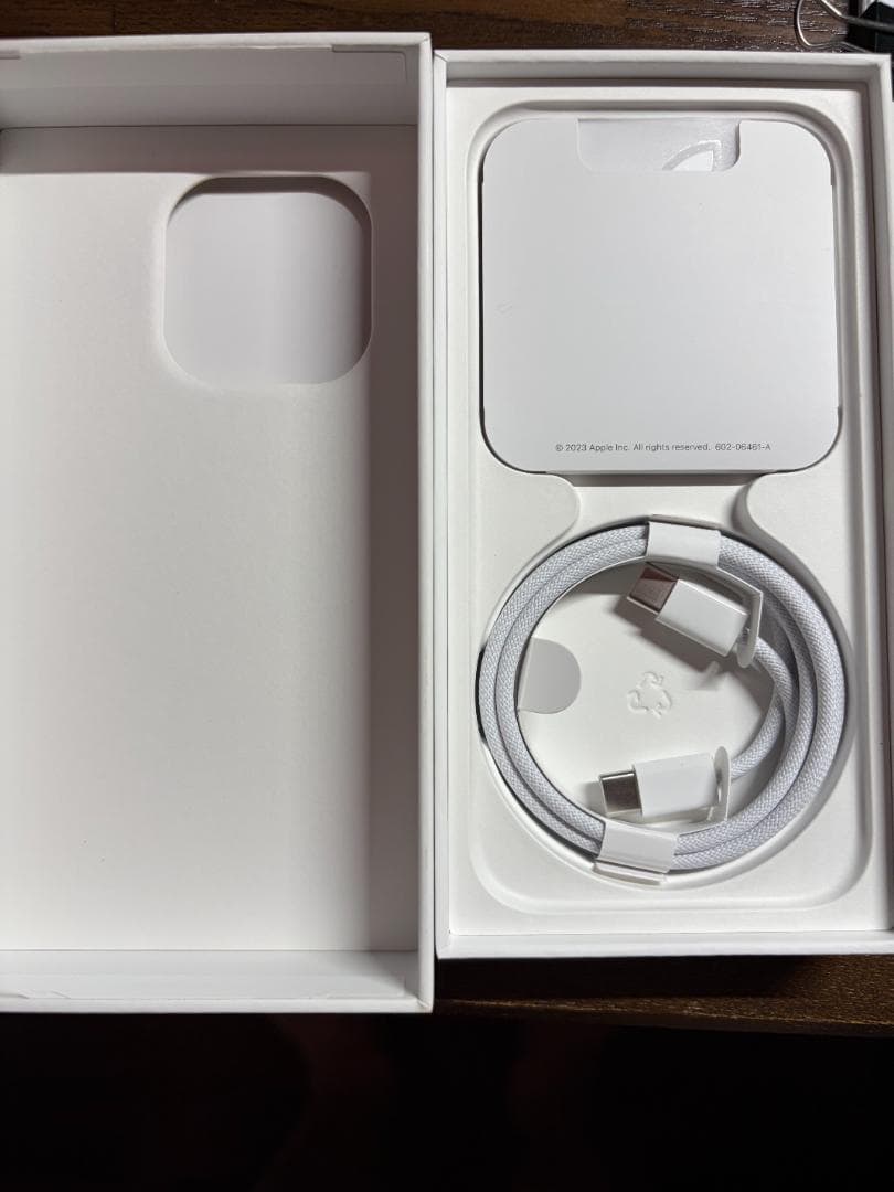 iPhone 15 Pro ホワイトチタニウム 128GB　おまけ有り