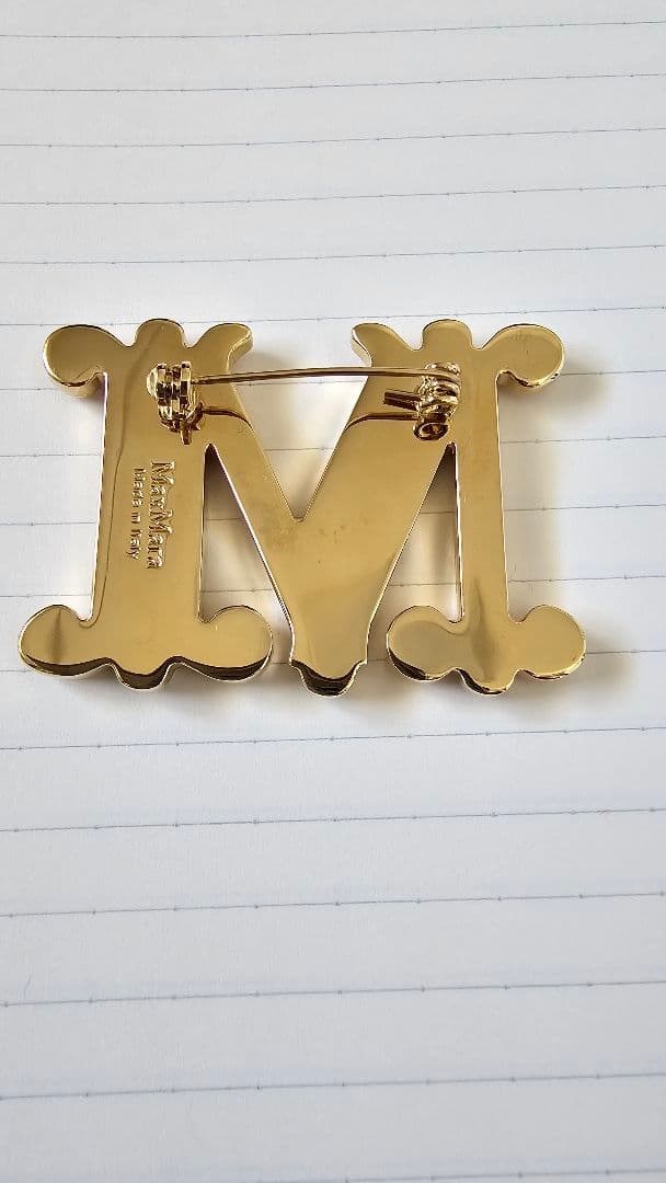 Max Mara M字型ブローチ