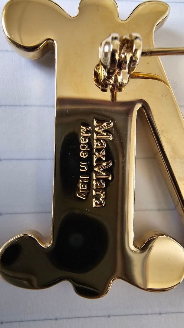 Max Mara M字型ブローチ