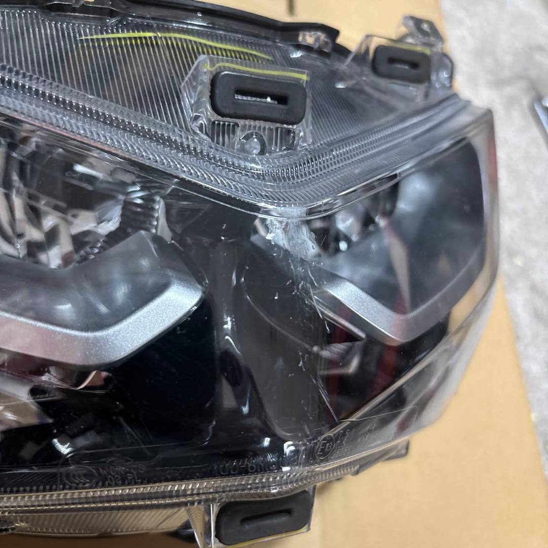 NMAX SED6J ヘッドライト　中古　傷有　純正　送料込み