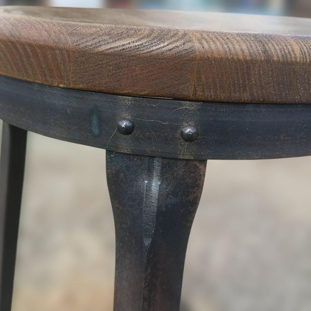 S*y様 ５０００）円形木製座面のアイアンスツール　ヴィンテージ　インダストリア