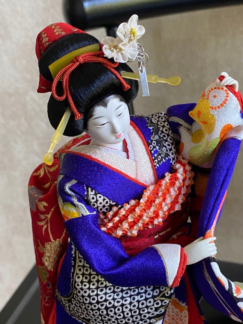 日本人形　舞妓さん2人　京の庭