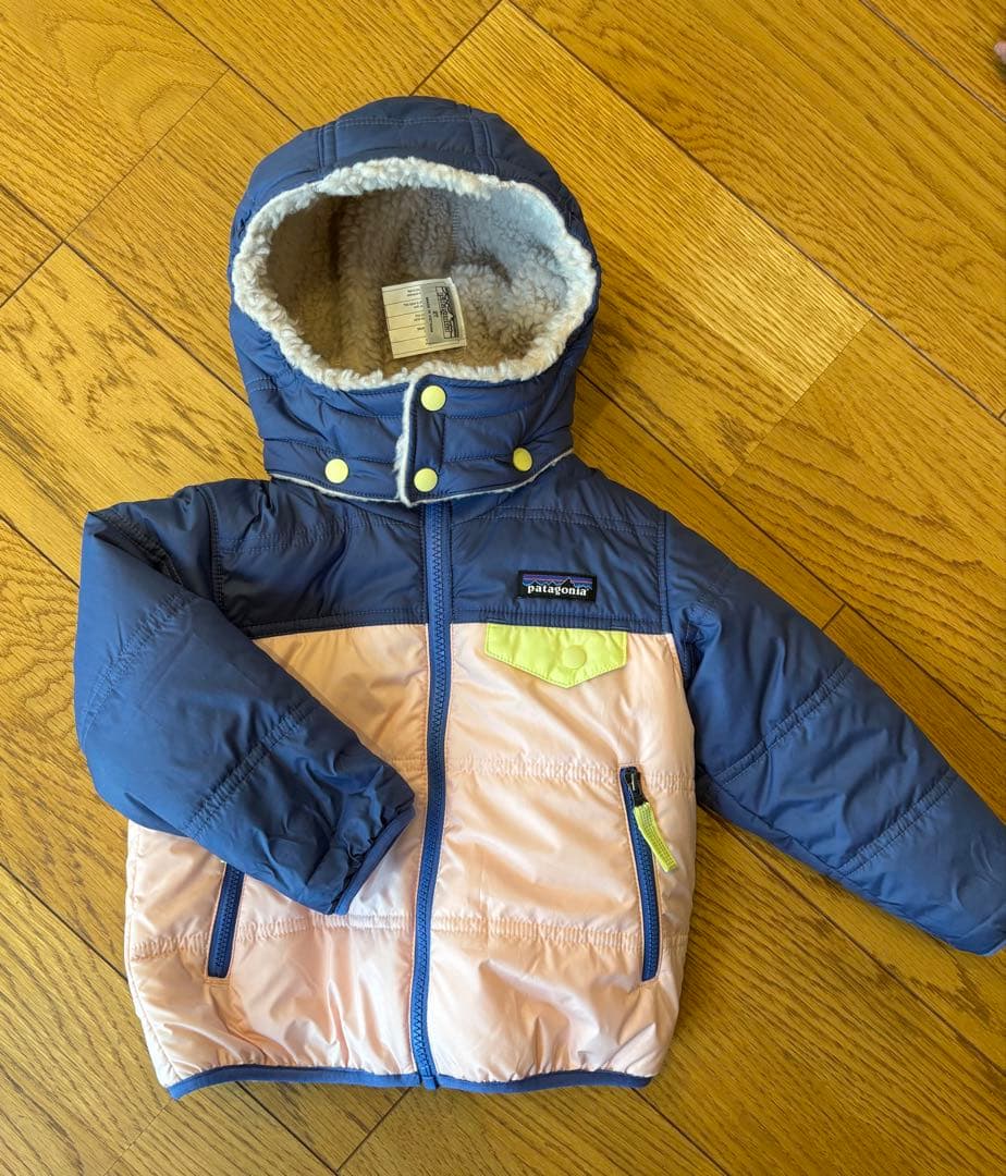 新品未使用patagonia リバーシブルフード付きジャケット 2T