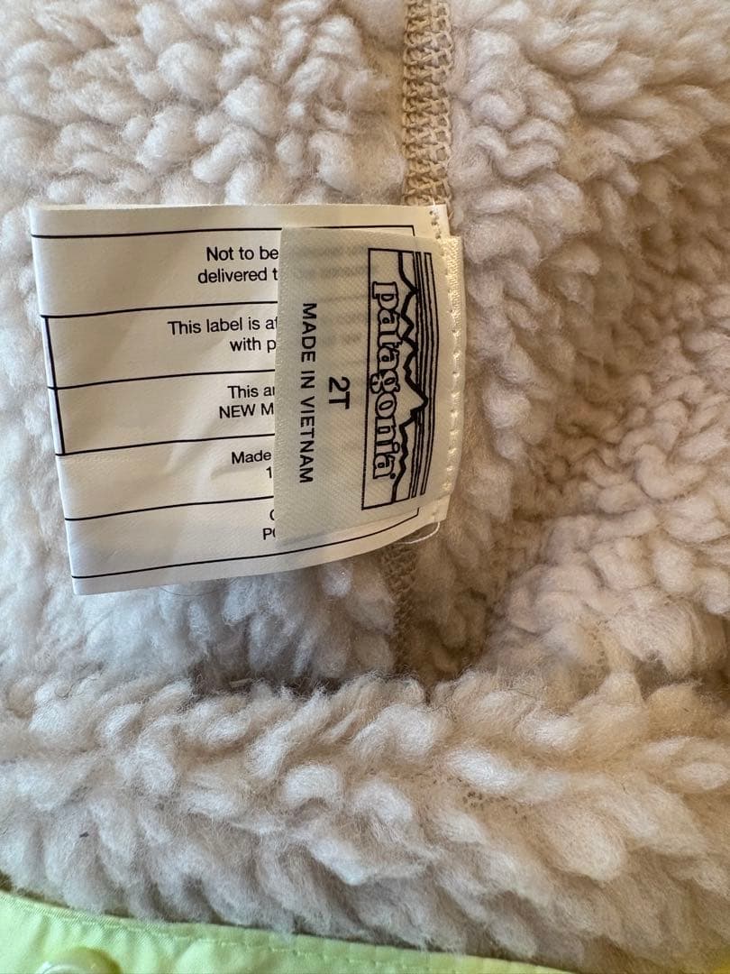 新品未使用patagonia リバーシブルフード付きジャケット 2T