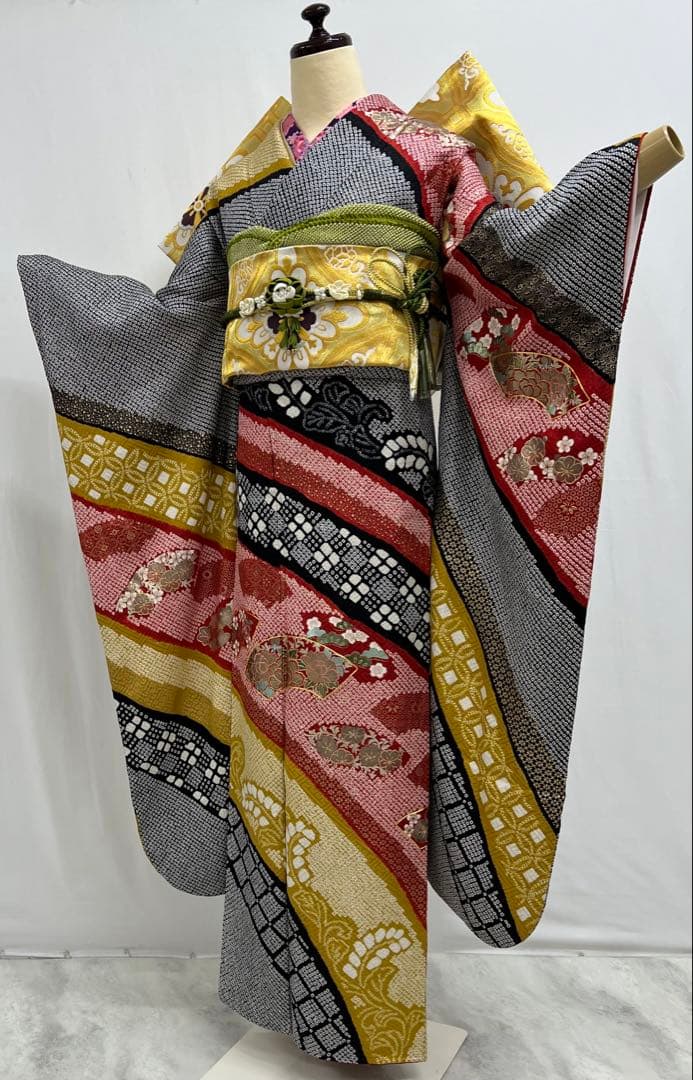 豪華総絞り　本加工　振り袖　フルセット　長襦袢　金彩　刺繍　成人式　振袖　596