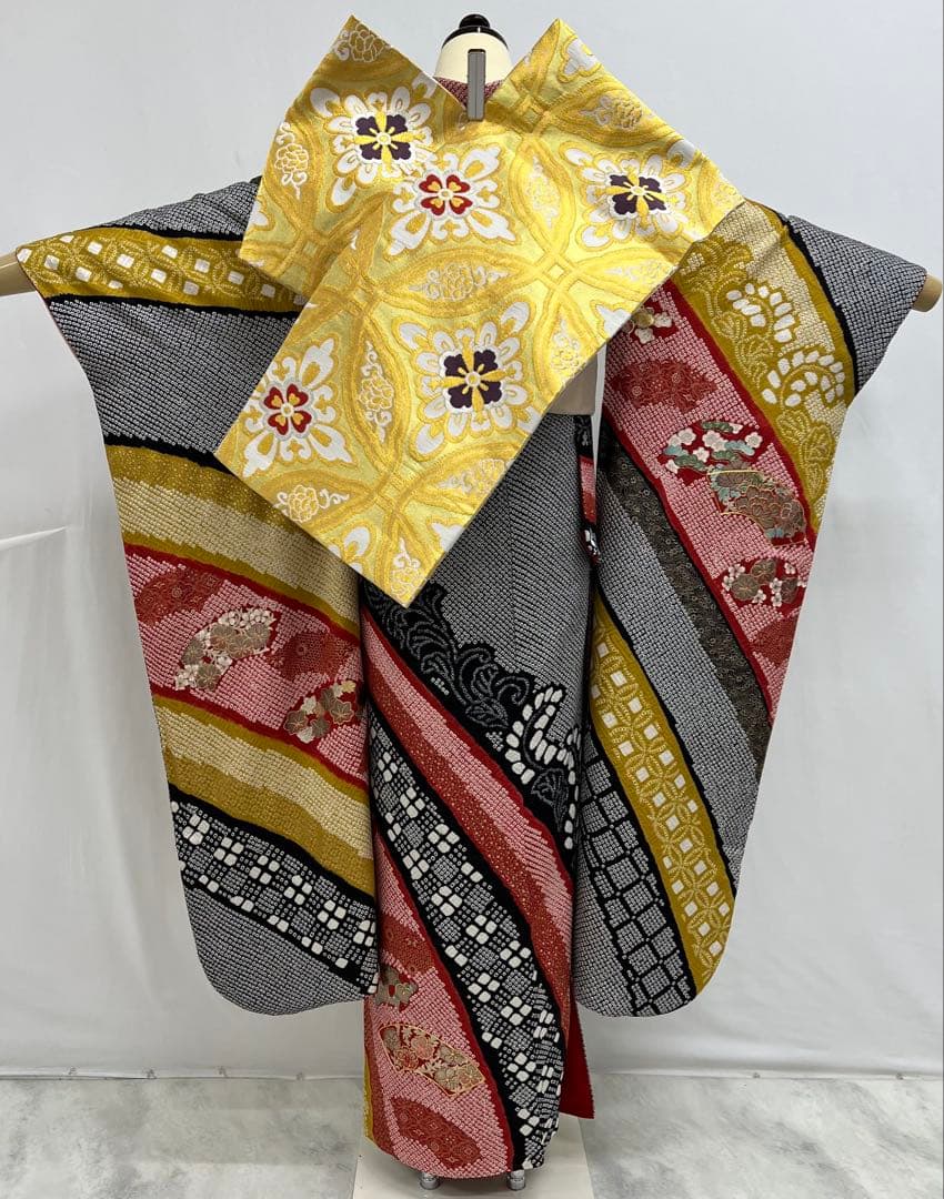 豪華総絞り　本加工　振り袖　フルセット　長襦袢　金彩　刺繍　成人式　振袖　596
