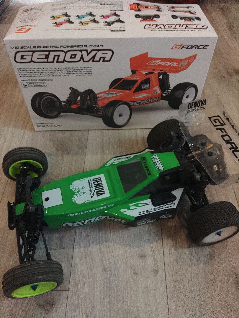 GENOVA 1/10スケール電動RCカー