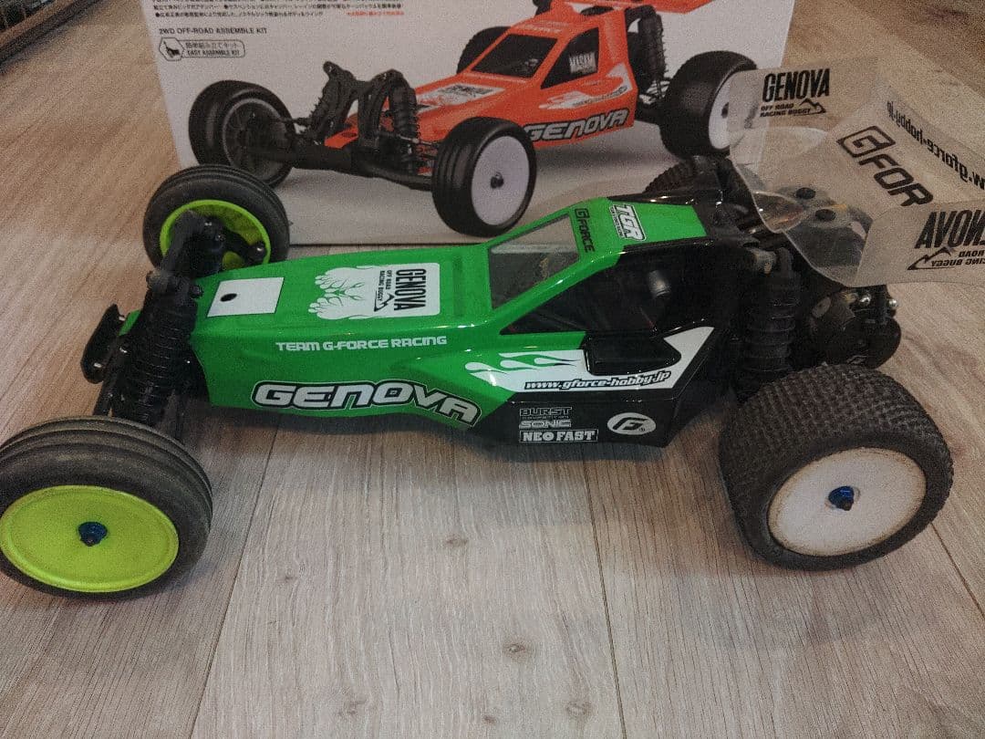 GENOVA 1/10スケール電動RCカー