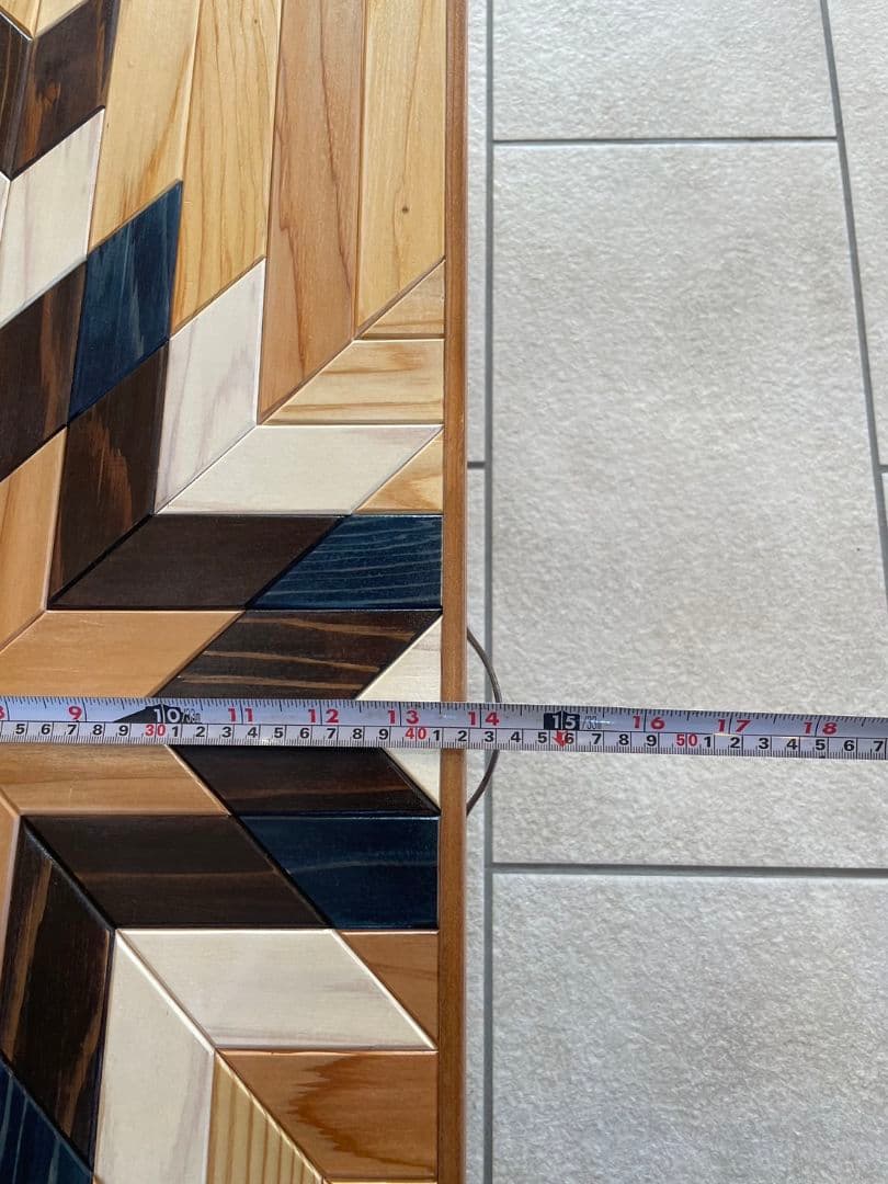 木を愛するキャンパー向けに大工職人が丹精込めて作ったオルテガ柄ローテーブル