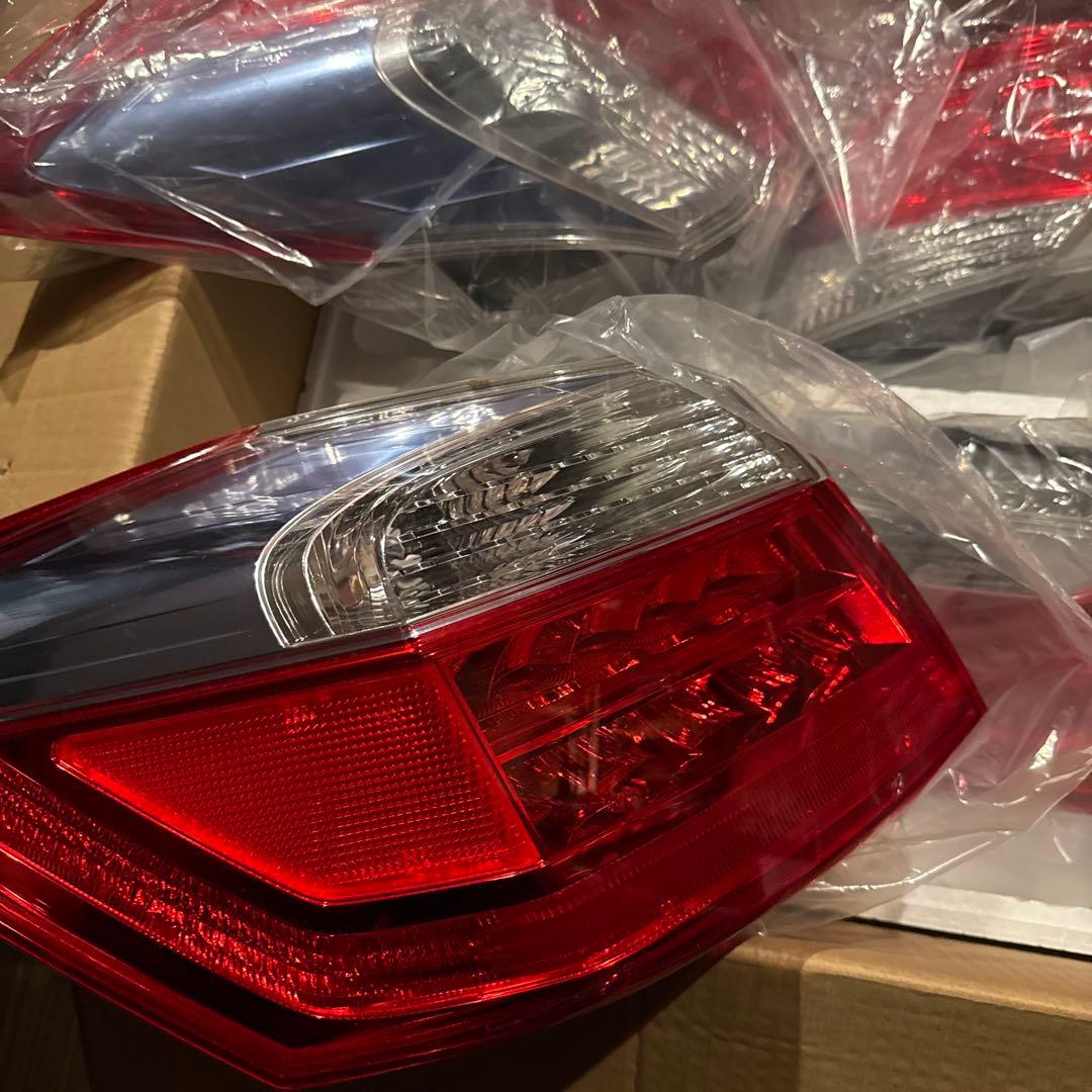 美品⭐︎アコードハイブリッドCR6 テールランプ