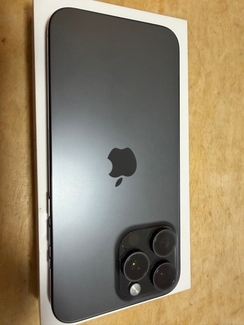 iPhone 15 Pro Max ブラックチタニウム 256GB SIMフリー