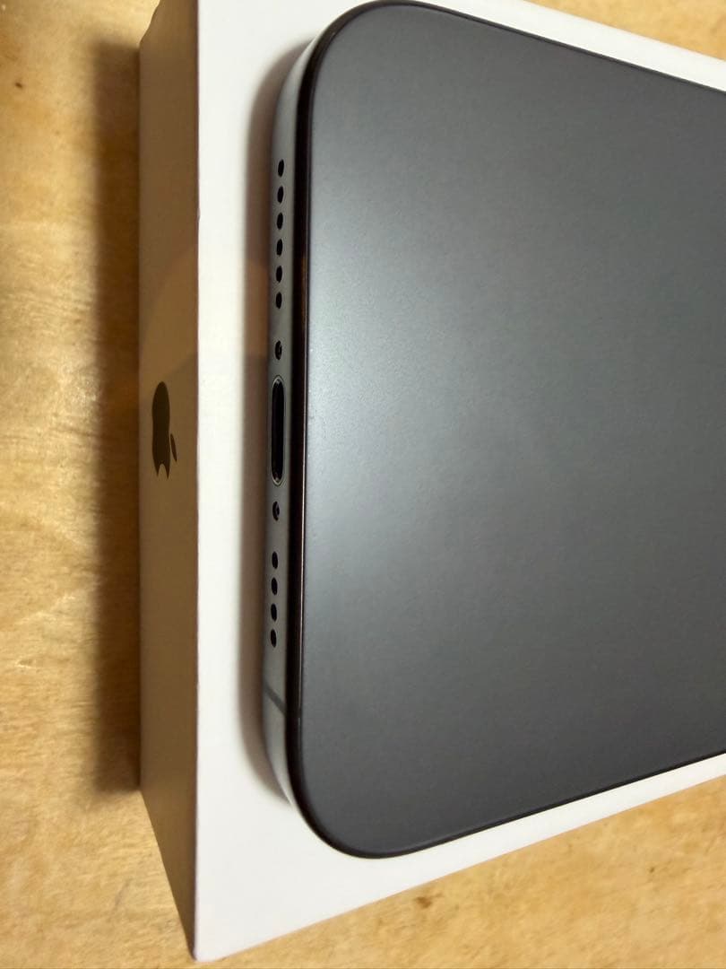 iPhone 15 Pro Max ブラックチタニウム 256GB SIMフリー