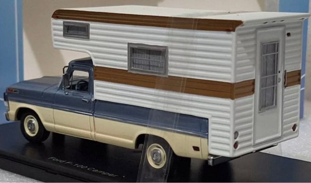 Ford F-100 キャンピングトレーラー付き