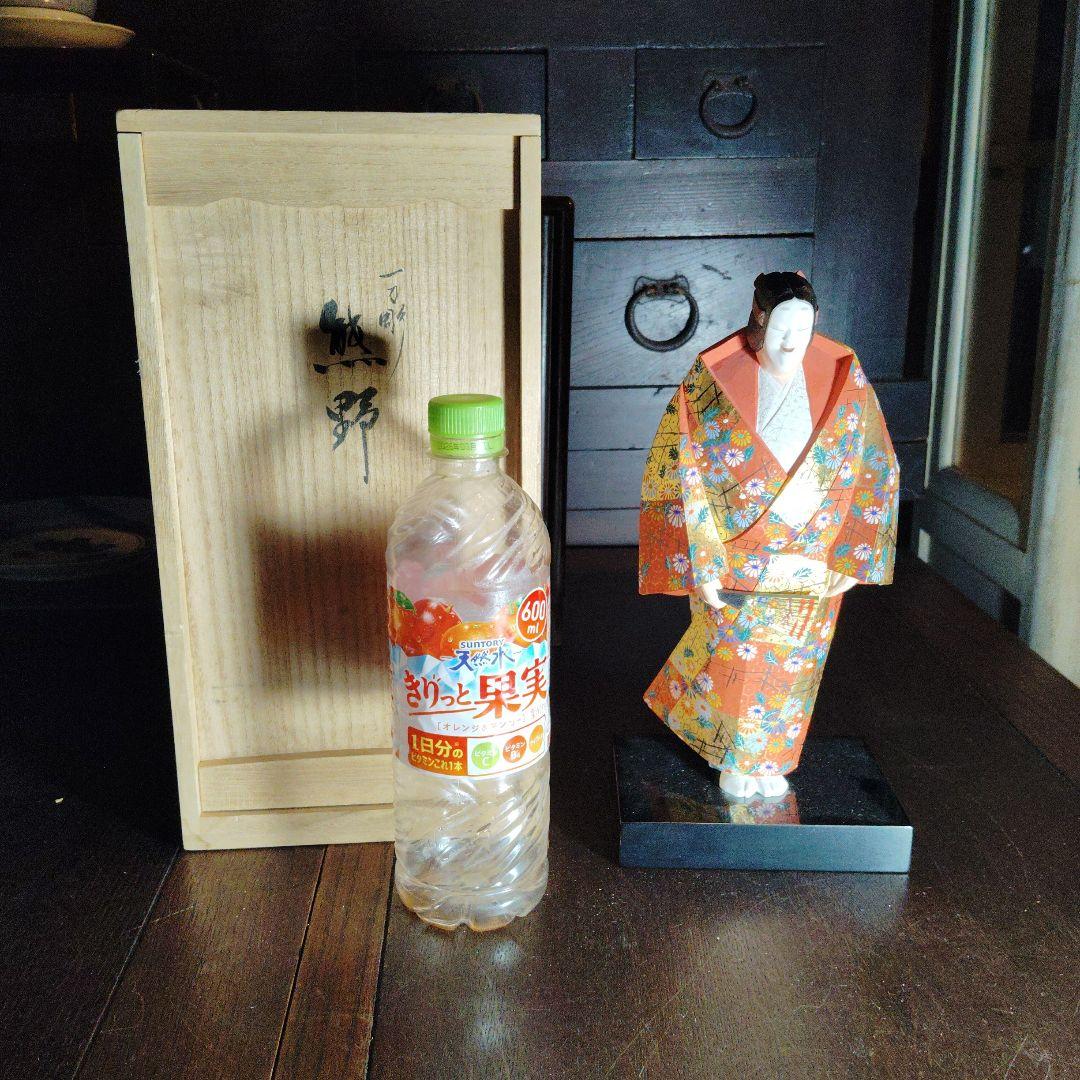 奈良木彫り、御所人形 オレンジ花柄 木製