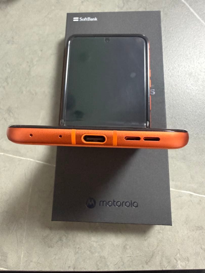 美品！最終値下げ12日までSALE。 motorola razr 50s