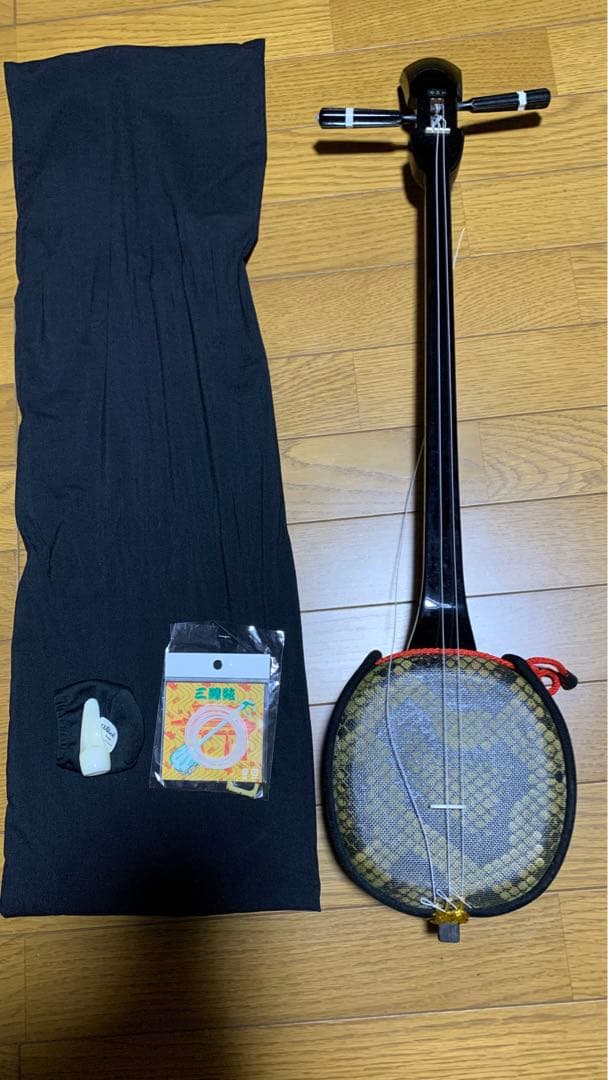 三味線本体 訳あり　蛇皮 金色装飾付き