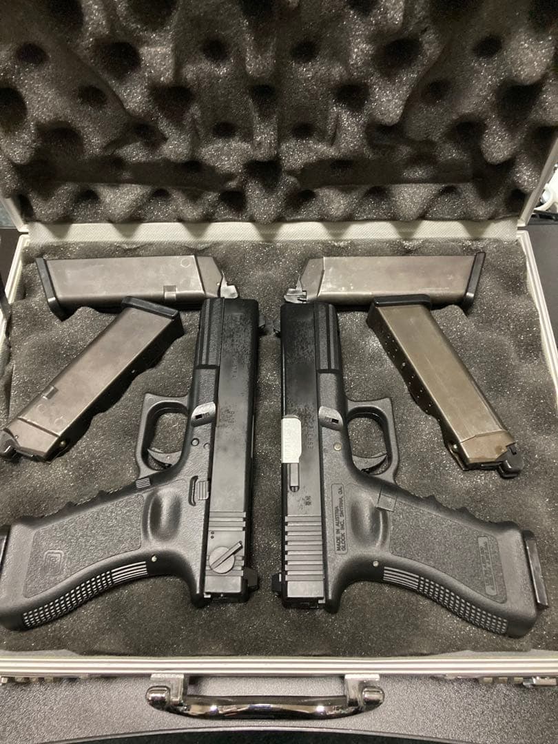 東京マルイGlock 18C ガスブローバック　セミカスタム　2丁拳銃　グロック