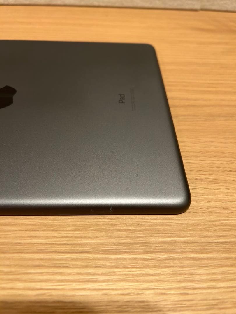 【背面傷】iPad (第8世代) 128GB WiFiモデル