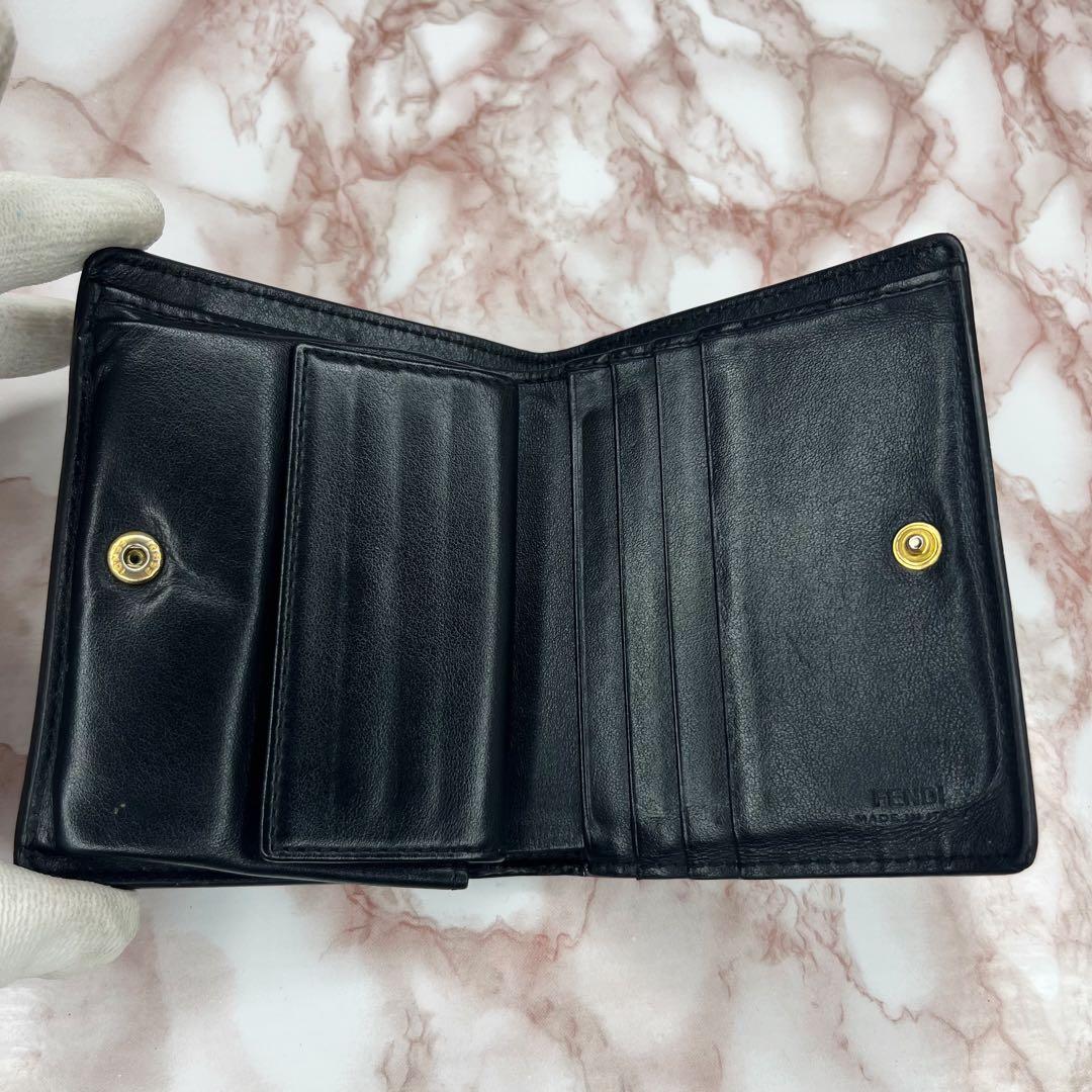 【極美品】FENDI ブラックレザー コンパクトウォレット　折り財布70