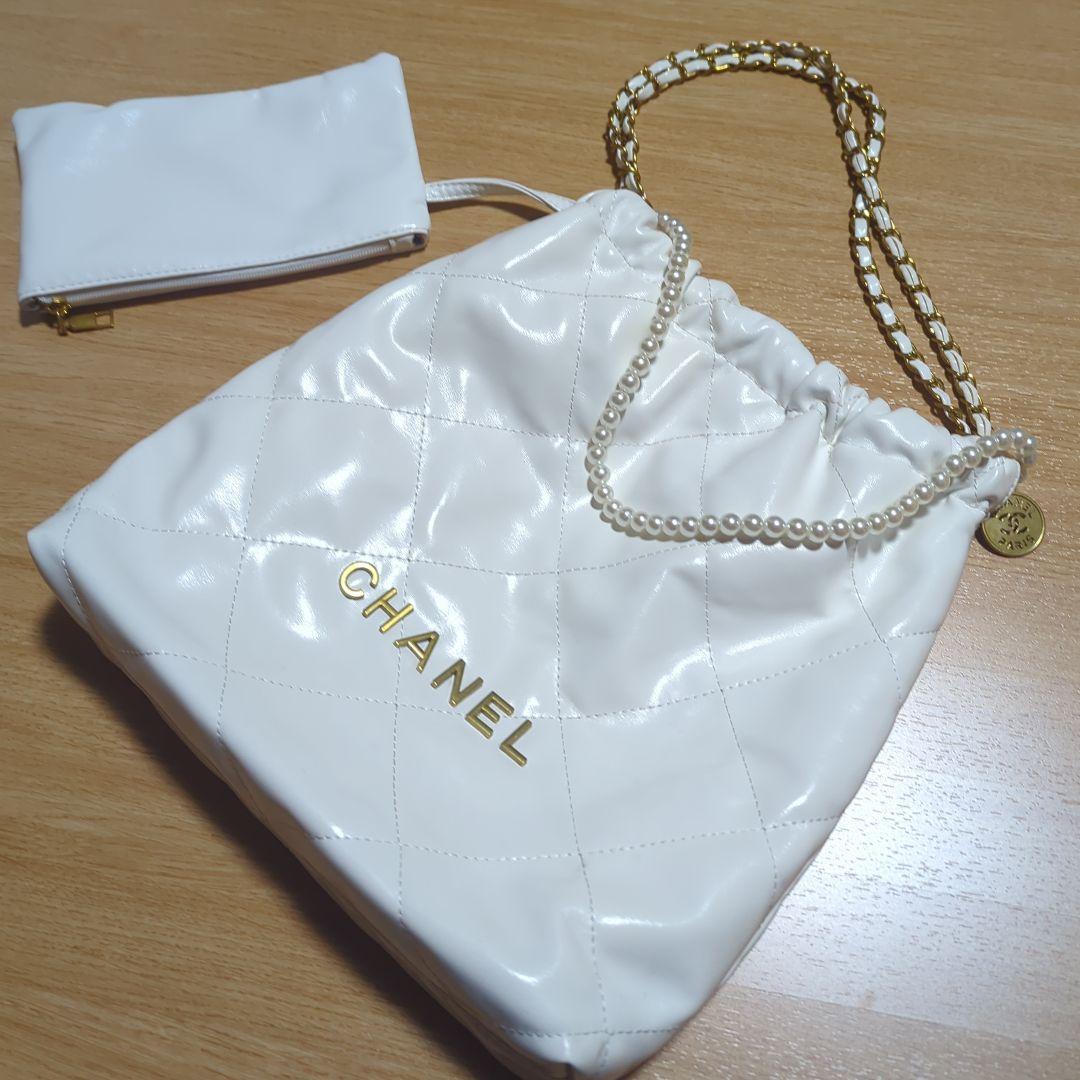 CHANEL ノベルティ　 ホワイト キルティング ショルダーバッグ
