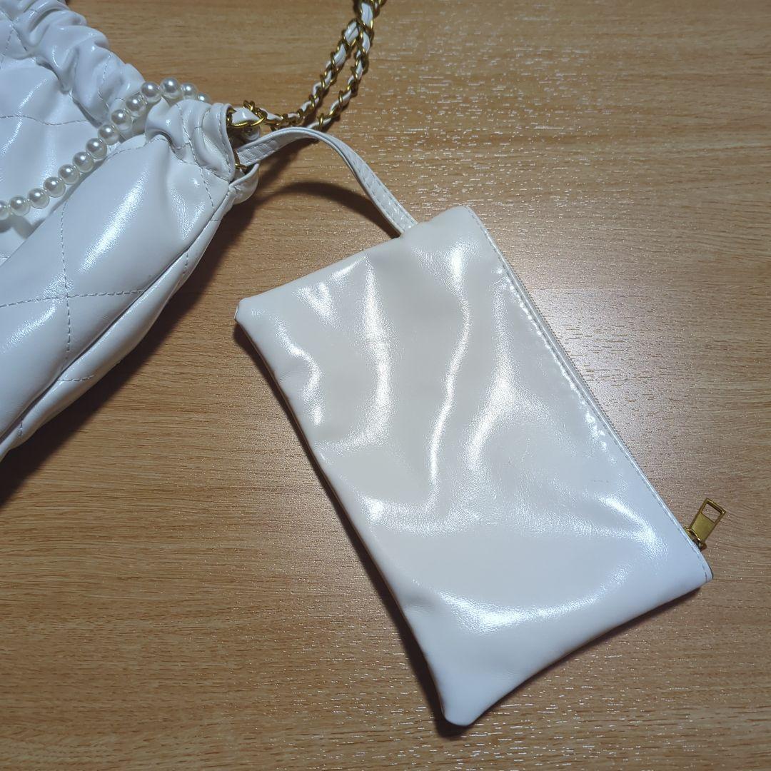 CHANEL ノベルティ　 ホワイト キルティング ショルダーバッグ