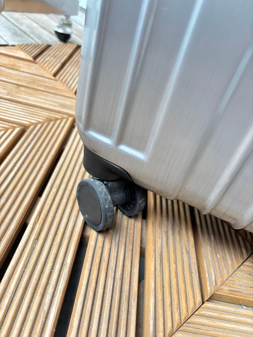 BERMAS（バーマス）のシルバーキャリーバッグです。