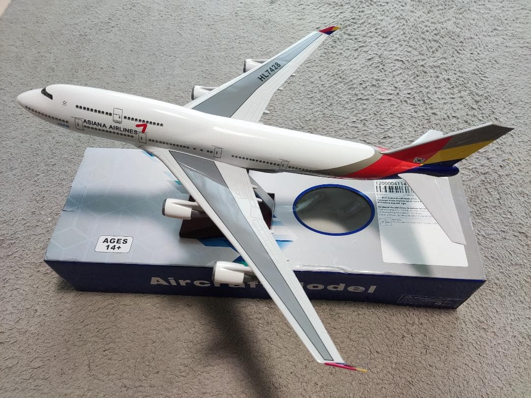 アシアナ航空　B747模型　1:157スケール,47cm